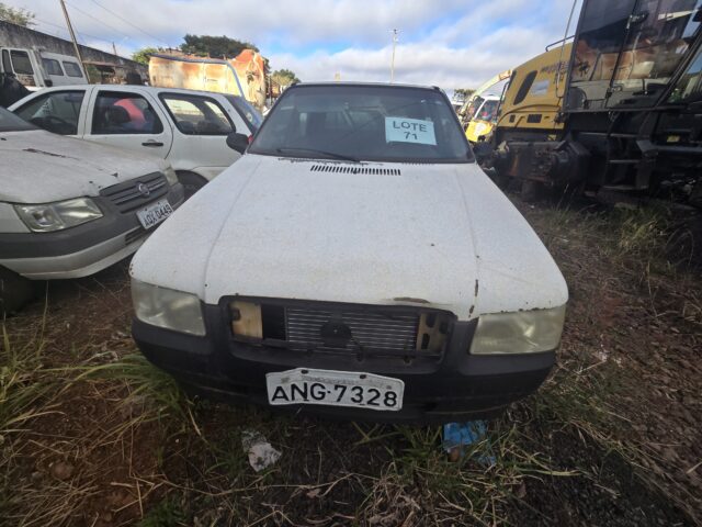 Veículo Fiat Uno Mille FIAT UNO MILLE FIRE FLEX 2005 Conservado 2006 em leilão