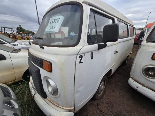 Veículo VOLKSWAGEN Kombi VW KOMBI 2011/2012 2012 em leilão